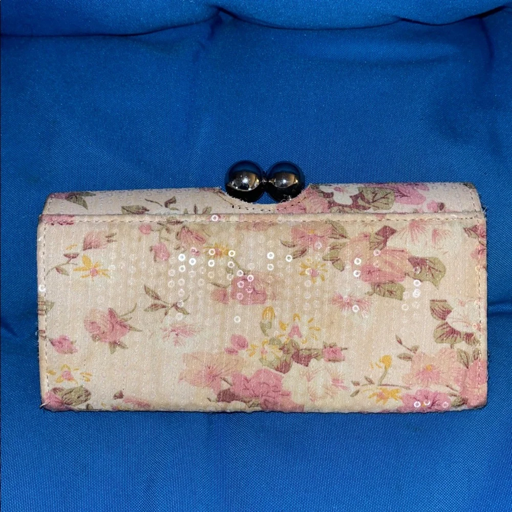 FloralDesignClipWallet MiniMirror AlotOf Space for CardsMoney ThreeSpotsInMiddle - Picture 2 of 6
